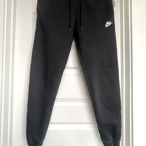 Nike women’s black sweatpants